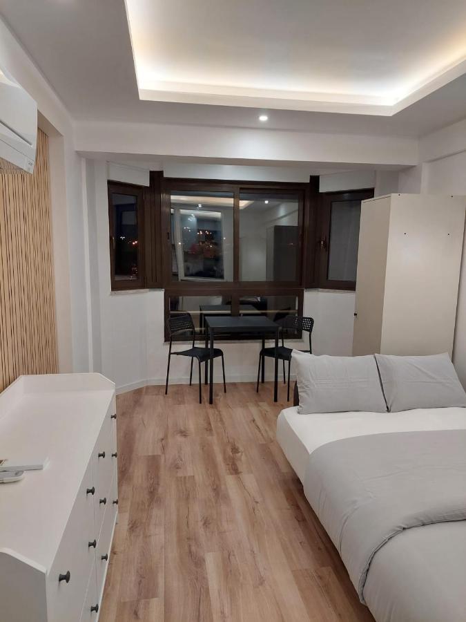 Lisbon South Bay Rooms Almada Exteriör bild